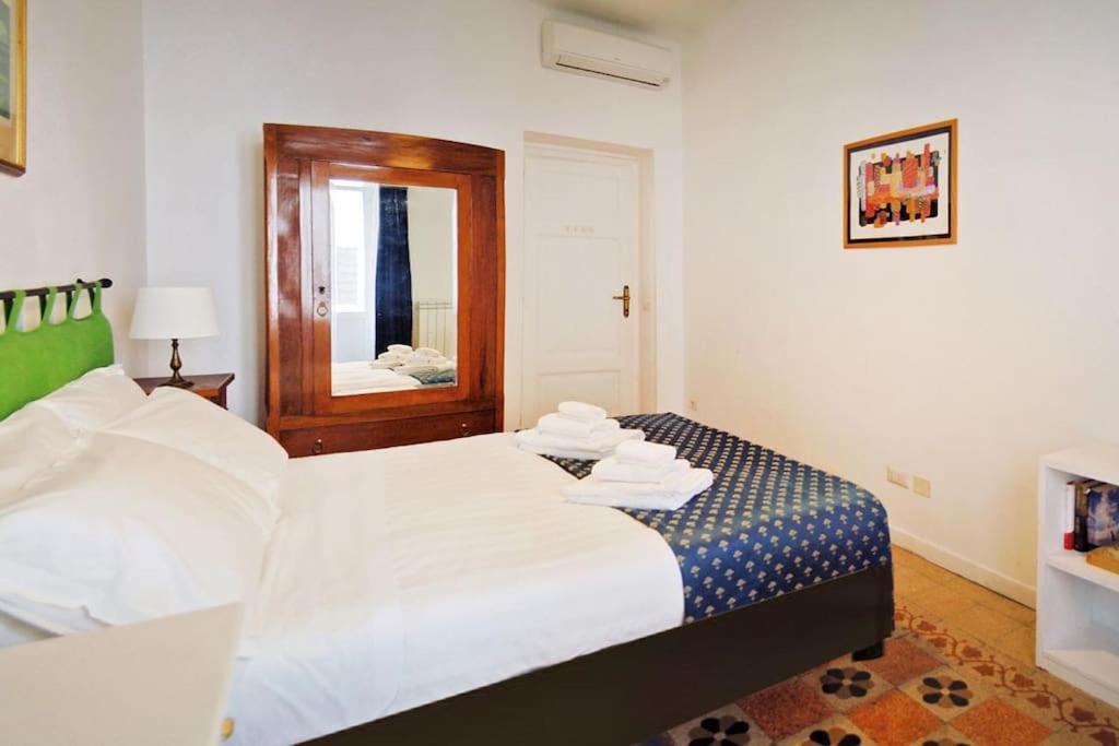 Near Colosseum By Varental 2Br + 1Sb Roma Eksteriør bilde